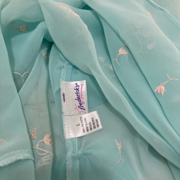 Sheer and sweet Fredericks of Hollywood! Vintage sheer with bows and embroidery. - Picture 5 of 6